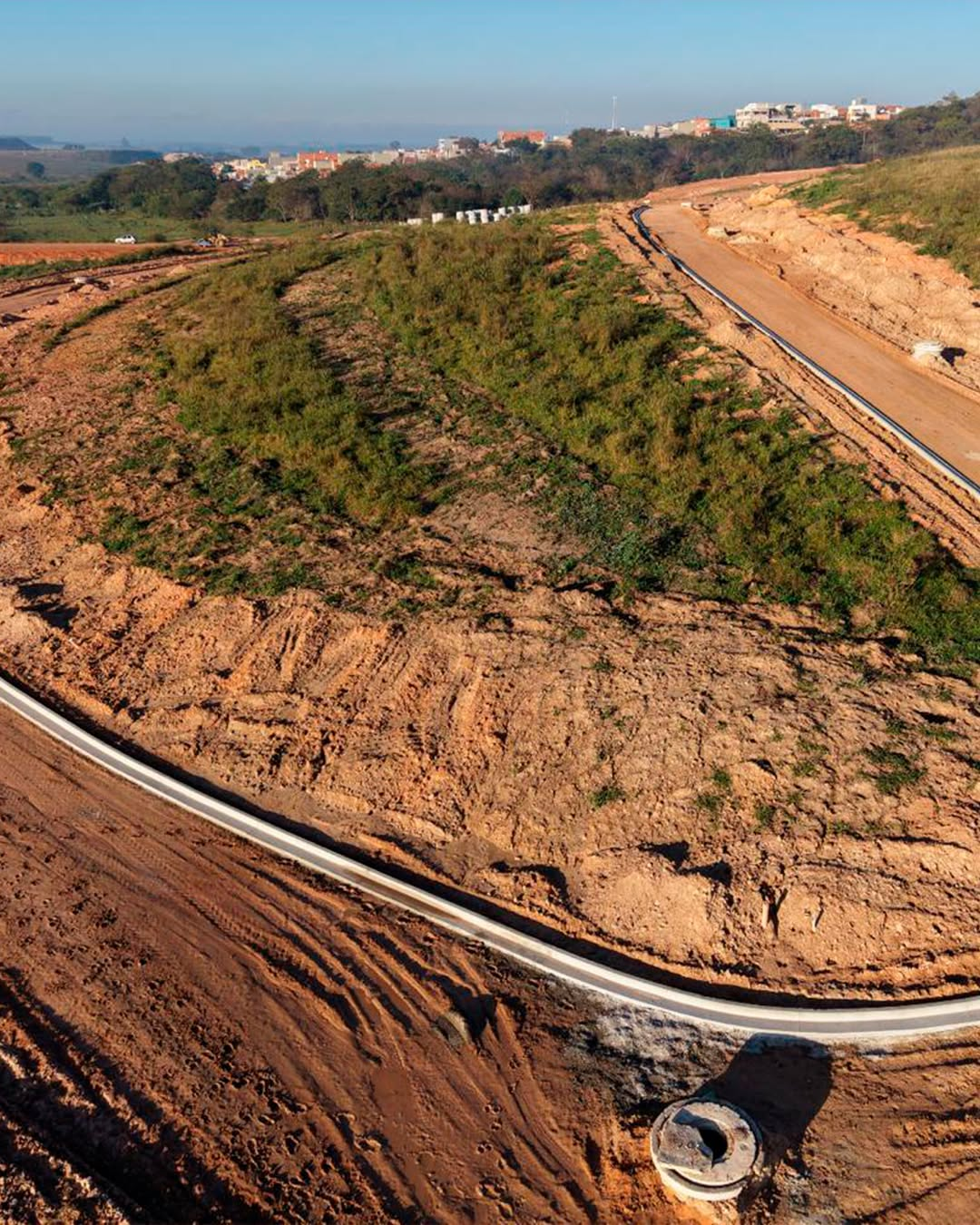 Terrenos e vias em obras no loteamento Brisa das Campinas em Monte Mor SP